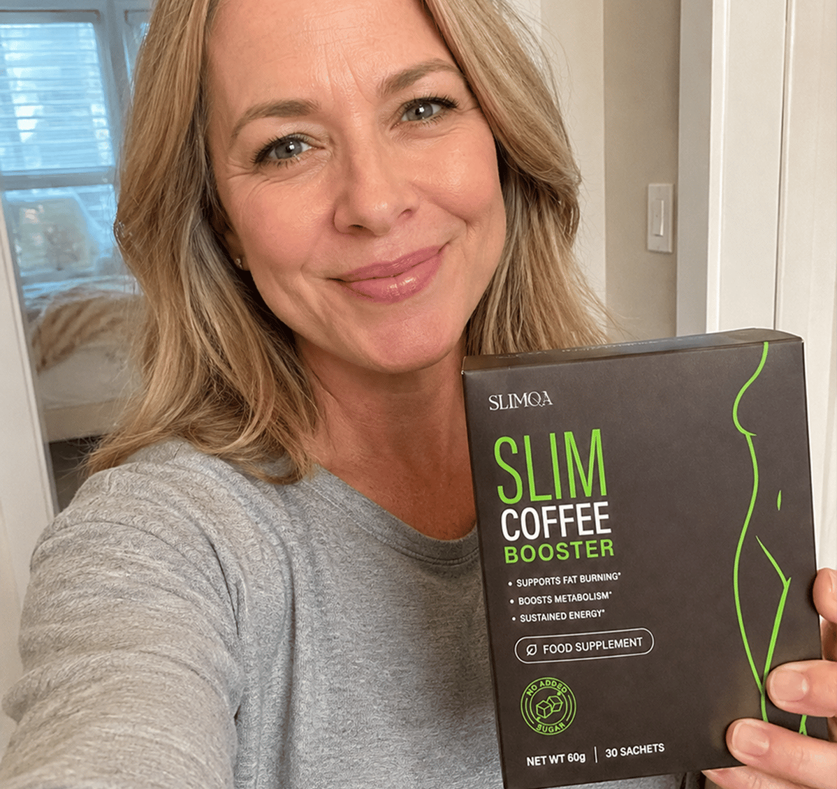 Kundin mit einer Packung Slim Coffee Booster